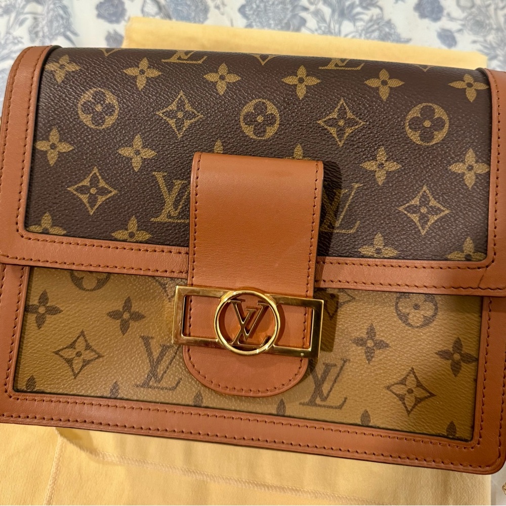 Louis Vuitton Tan and Brown Monogram Crossbody Bag - Picture 2 of 10